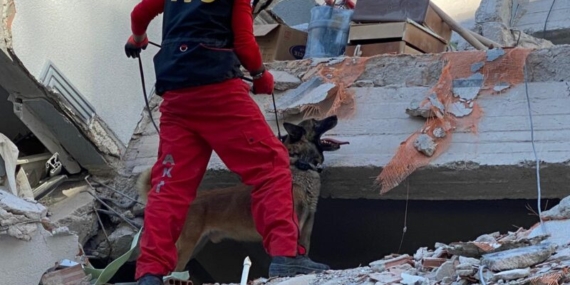 AKUT Enkaz Altından 9 Kişiyi Kurtardı