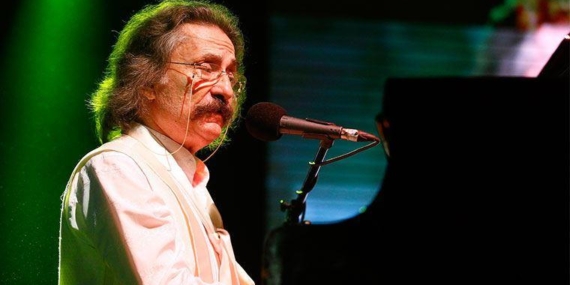 Timur Selçuk Yaşamını Yitirdi