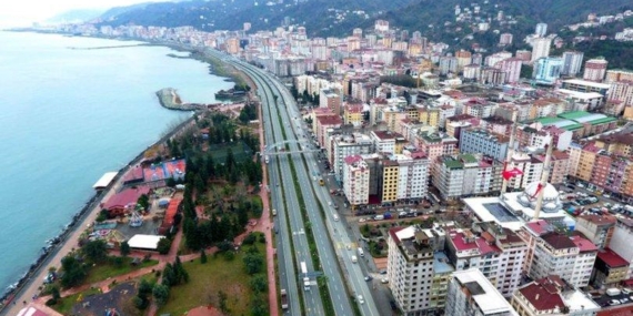 Atatürk'e hakaret edince ayağından vurdu. Yer: Rize 11 Atatürk’e hakaret edince ayağından vurdu. Yer: Rize