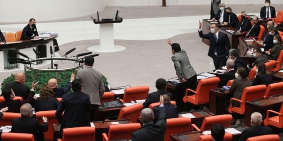 Derneklere kayyum atanmasının önünü açan teklif yasalaştı