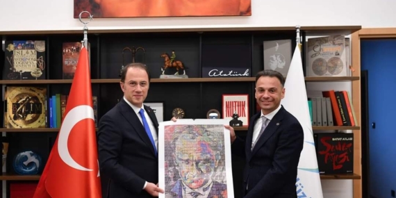AKP’li başkan; CHP’li başkanı ziyaret etti.