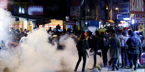 Kadıköy'deki Boğaziçi destek eyleminde gözaltına alınan 2 kişi tutuklandı! 6 Kadıköy’deki Boğaziçi destek eyleminde gözaltına alınan 2 kişi tutuklandı!