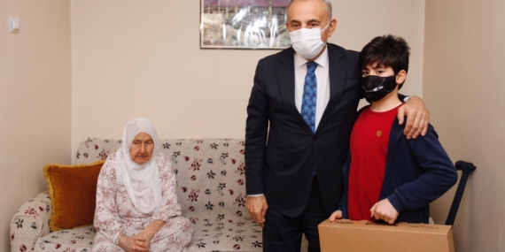 Başkan Çebi'den 116 ve 112 Yaşlarındaki Asırlık Çınarlara Ziyaret 1 Başkan Çebi’den 116 ve 112 Yaşlarındaki Asırlık Çınarlara Ziyaret