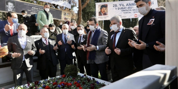 Adnan Kahveci mezarı başında anıldı