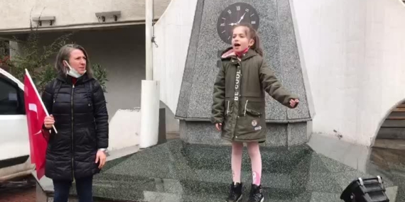 Elifnaz Duygulandırdı