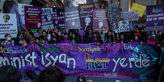 Feminist Gece Yürüyüşüne Katılan Kadınların Gözaltı Gerekçesi Belli Oldu: Zıplama ritmi ! 8 Feminist Gece Yürüyüşüne Katılan Kadınların Gözaltı Gerekçesi Belli Oldu: Zıplama ritmi !