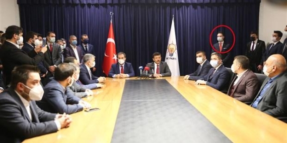 Lüks araçta uyuşturucu aldığı görüntüleri ortaya çıkan AKP’li Kürşat Ayvatoğlu gözaltına alındı 7 Lüks araçta uyuşturucu aldığı görüntüleri ortaya çıkan AKP’li Kürşat Ayvatoğlu gözaltına alındı