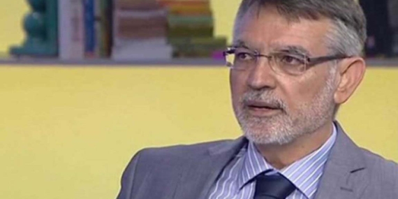 Emekli Amiral Semih Çetin: "Belgenin üzerinde 6 Nisan yazıyordu. 4 Nisan'da basına sızdırıldı." 4 Emekli Amiral Semih Çetin: “Belgenin üzerinde 6 Nisan yazıyordu. 4 Nisan’da basına sızdırıldı.”