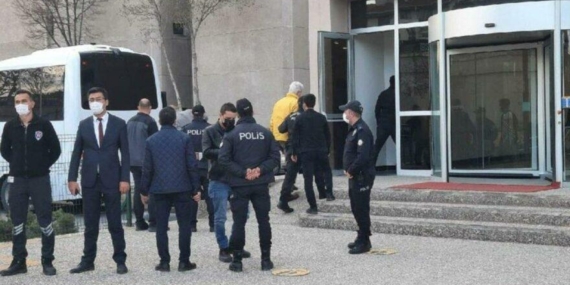 Gözaltına Alınan Amiraller Adliyeye Sevk Edildi 2 Gözaltına Alınan Amiraller Adliyeye Sevk Edildi