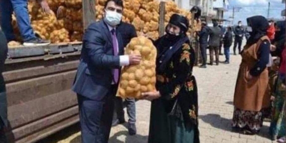 Hilvan Kaymakamı’nın patates çuvalı ile ‘poz’u tepki çekti!