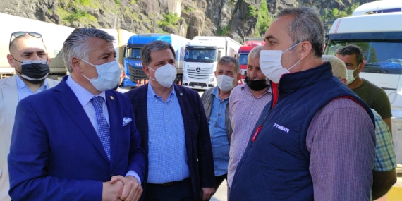 İyi Parti Trabzon Milletvekili Hüseyin Örs’ten Tır Şöförlerine Ziyaret