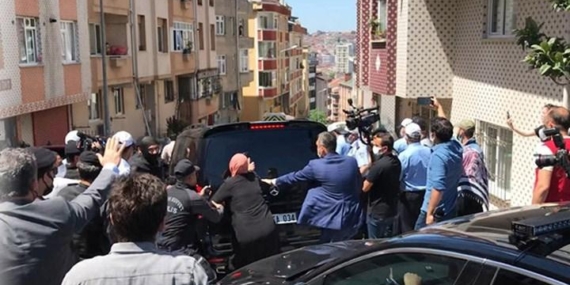 Eyüpsultan’da İmamoğlu’nun aracı durdurulmaya çalışıldı