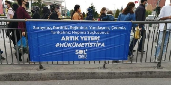 ‘Hükümet istifa’ pankartına gözaltı!