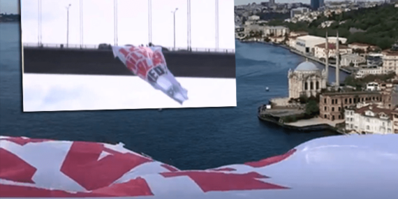 15 Temmuz Şehitler Köprüsü’ne ‘128 Milyar Dolar Nerede?’ Pankartı Asıldı