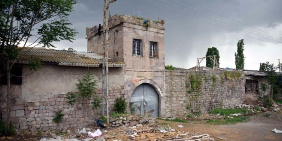 Atatürk’ün ziyaret ettiği tarihi han ahır olarak kullanılıyor!