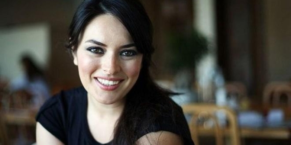 Ezgi Mola: ”Bizleri sevgi kurtaracak”