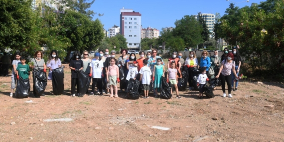Gönüllülerden çevre temizliği