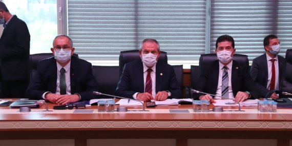 ”Gençlerimiz sizin yüzünüzden işsiz kalıyor”