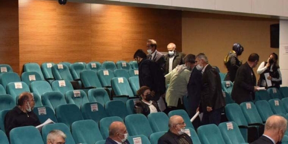 Atatürk’e saldırıları kınama bildirisine MHP’liler destek verdi, AKP’liler salonu terk etti!