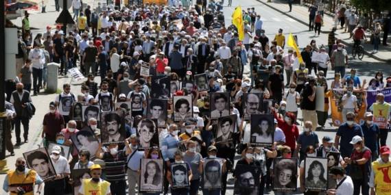 Madımak’ta katledilen aydınlar gözyaşlarıyla anıldı