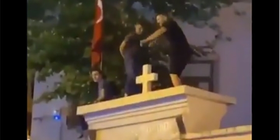 İletişim Başkanı Altun’dan ‘Kilise Duvarında Dans’ Tepkisi