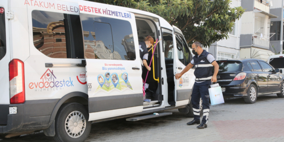 Atakum Belediyesi, evlere dayanışmayı taşıyor