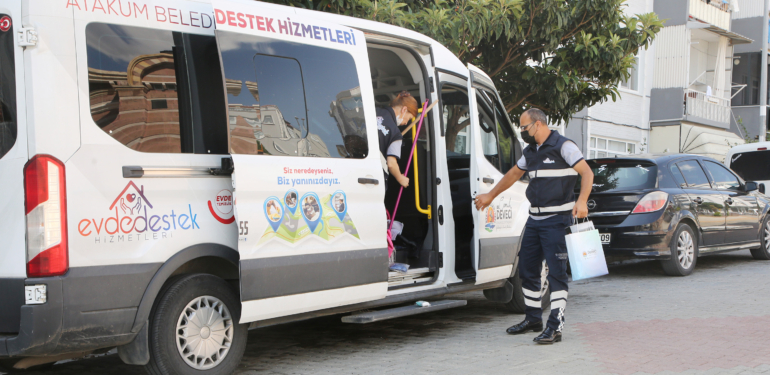 Atakum Belediyesi, evlere dayanışmayı taşıyor 57 ATAKUM BELEDİYESİ, EVLERE DAYANIŞMAYI TAŞIYOR (1)