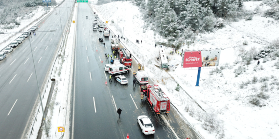 YOLCU OTOBÜSÜ,KAZA YAPTI…