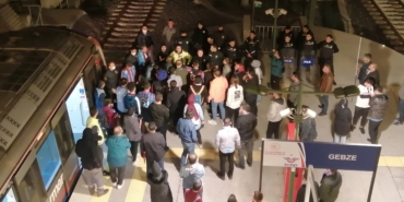 MARMARAY'DA GERGİNLİK!... 9 MARMARAY’DA GERGİNLİK!…