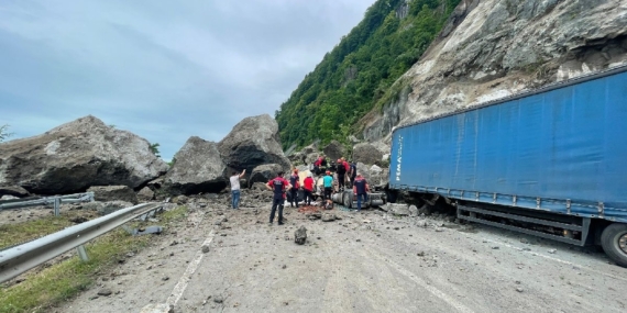 ARTVİN’DE HEYELAN!