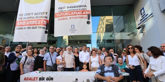 İMAMOĞLU 'GEZİ' NÖBETİNE KATILDI 10 İMAMOĞLU ‘GEZİ’ NÖBETİNE KATILDI
