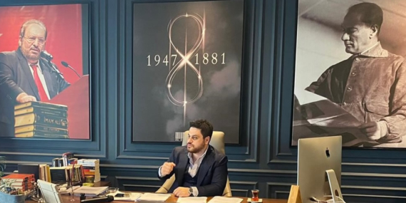 “ATATÜRK KIRMIZI ÇİZGİMİZDİR.”