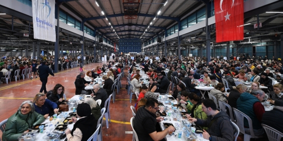 LİDERLER, İFTAR SOFRASINDA BULUŞTU. 3 LİDERLER, İFTAR SOFRASINDA BULUŞTU.