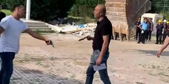 İBB GÖREVLİLERİNE SİLAH ÇEKİLDİ... 2 İBB GÖREVLİLERİNE SİLAH ÇEKİLDİ…