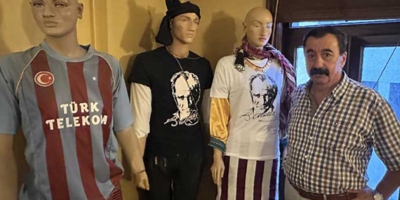 ATATÜRK TİŞÖRTLÜ CANSIZ MANKENLERE BİLE TAHAMMÜLLERİ YOK! YAZIKLAR OLSUN.